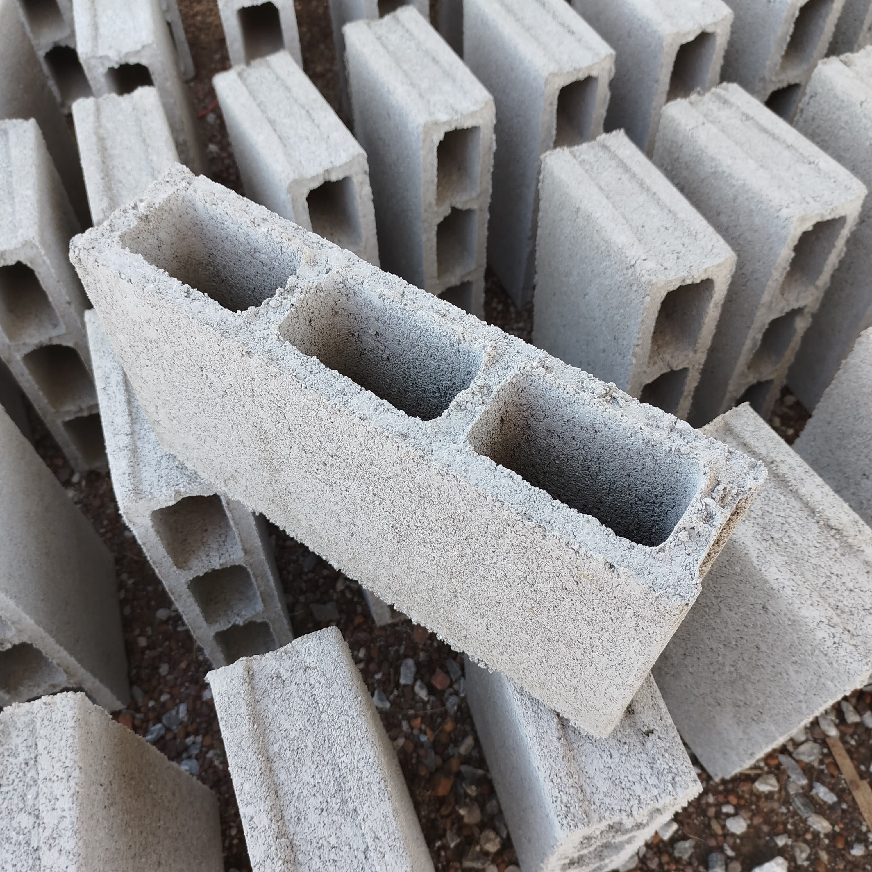 Blocos de concreto 09x19x39, 14x19x39, 19x19x39 para construção em Porangatu